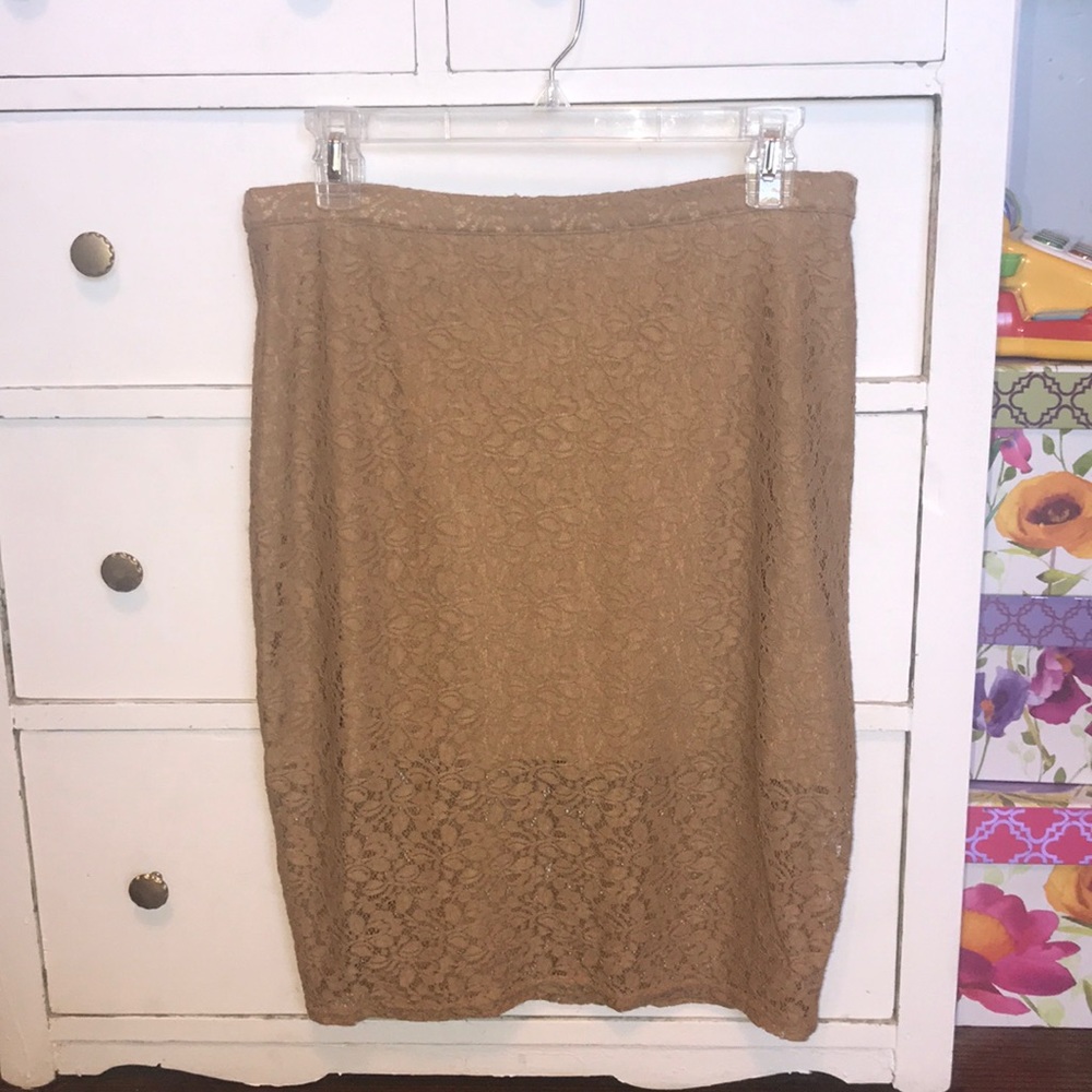 Forever 21 exclusive lace pencil skirt